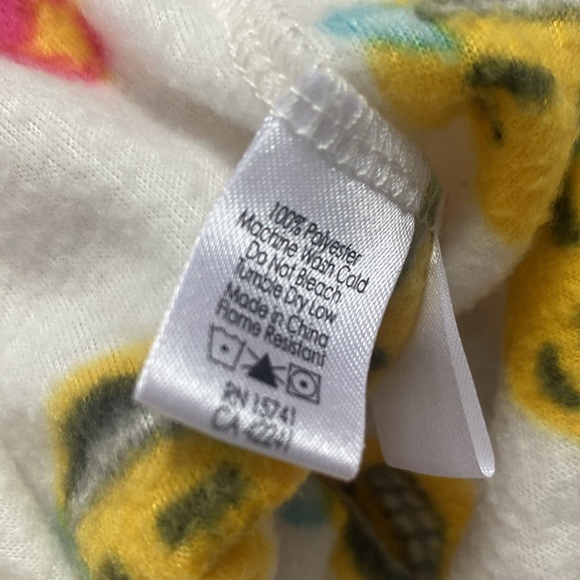 PJ Salvage Girl's Fleece Emoji/Hearts Pajama Set - Picture 7 of 8